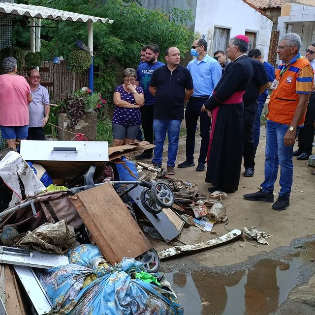 Dom Geraldo visita comunidades atingidas pelas fortes chuvas