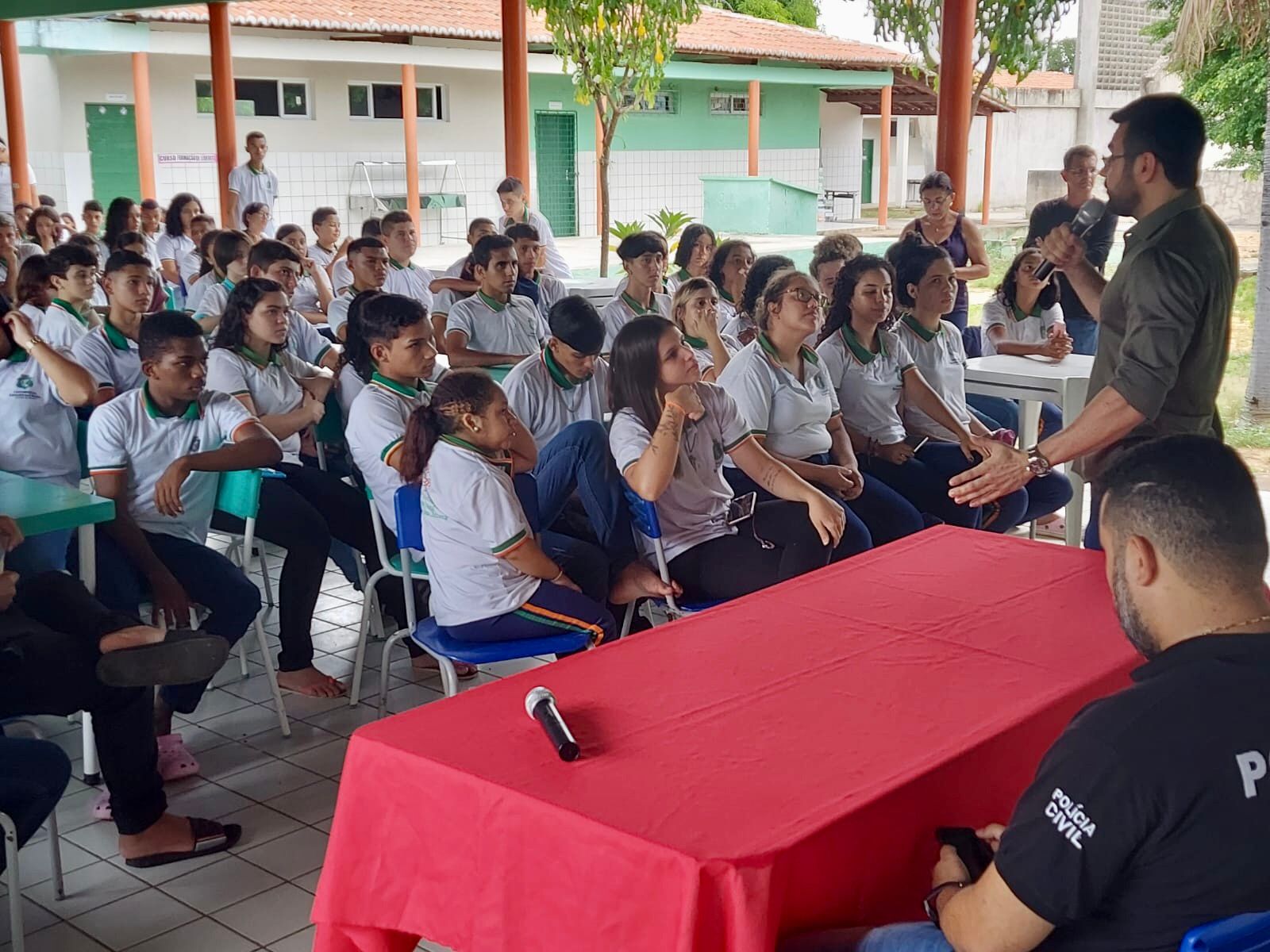 Polícia Civil da 4ªDPRI conectada com professores para conversar sobre  ambiente virtual escolar - Polícia Civil RS