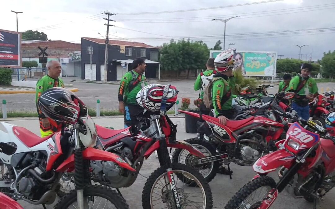 Grupo de 35 motociclistas participa da trilha Iguatu-Juazeiro do Norte