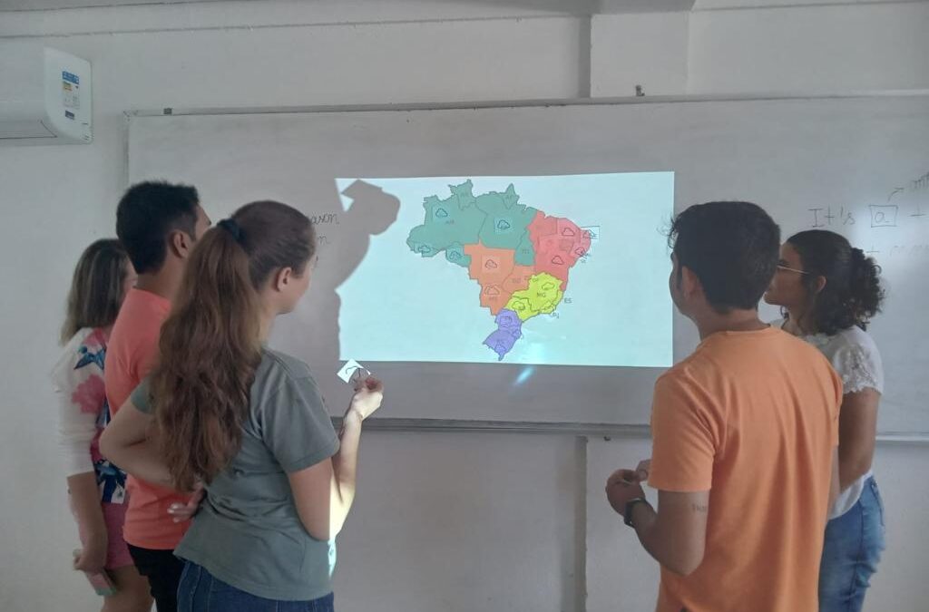 Curso de inglês ofertado pela UECE está com inscrições abertas para teste de nível