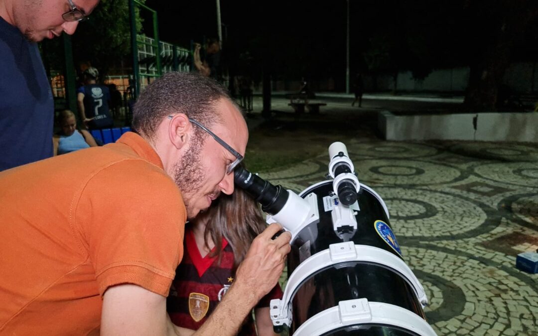 Grupo de Estudos Astronomia leva telescópios à Praça Alcântara Nogueira