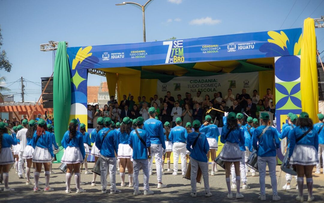 Desfile cívico celebra cidadania com escolas e entidades