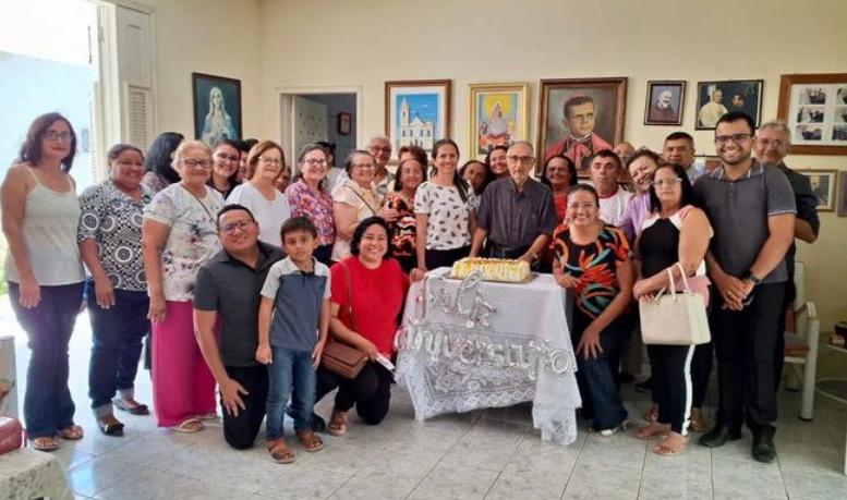 Monsenhor Queiroga completa 87 anos e recebe homenagem do Instituto Dom José Mauro