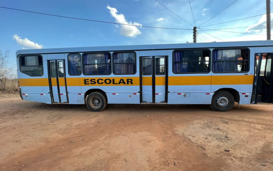 Acidente com ônibus escolar força troca de veículo pela Secretaria de Educação