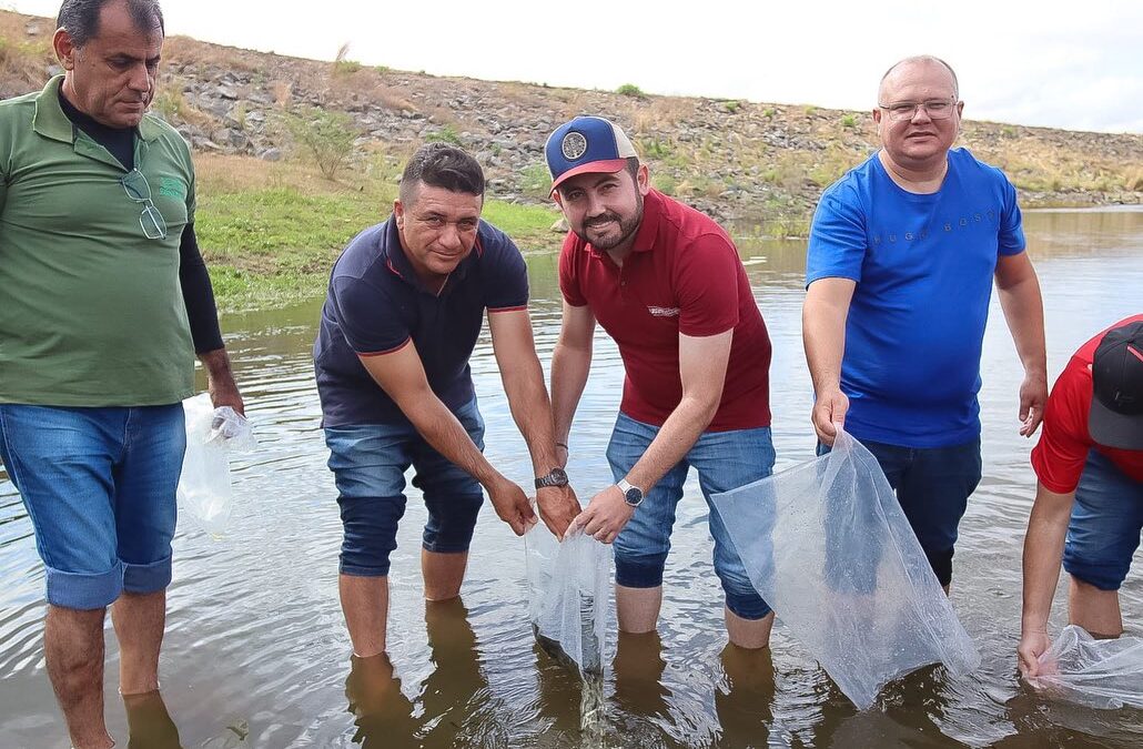 Açude Trussu recebe programa de peixamento