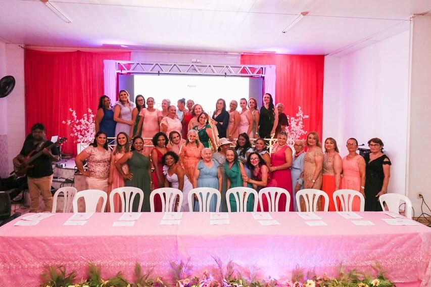 Mulheres que venceram câncer de mama são estrelas de desfile