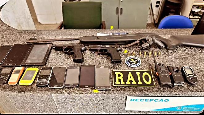 Em Iguatu, polícia prende suspeito com revólver, espingarda de pressão e pistolas de airsoft