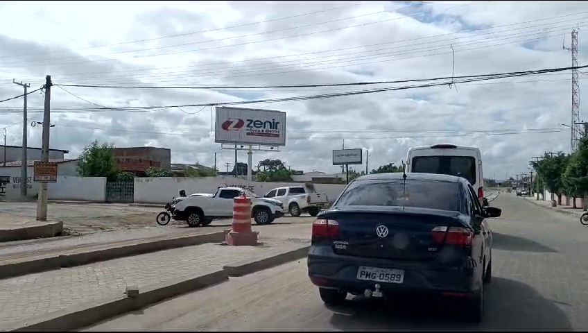 Falta de semáforo em cruzamento gera transtorno no trânsito de Iguatu