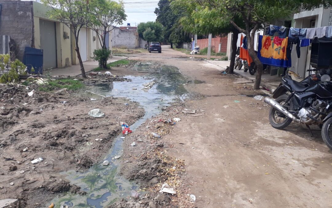 Moradores do Cajueiro e Conj. Pe. Zé Marques reclamam obra de drenagem paralisada com ‘valas’ abertas