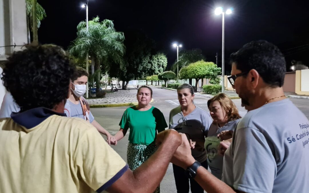 Pastoral da Caridade doa comida e afeto a pessoas em situação de rua