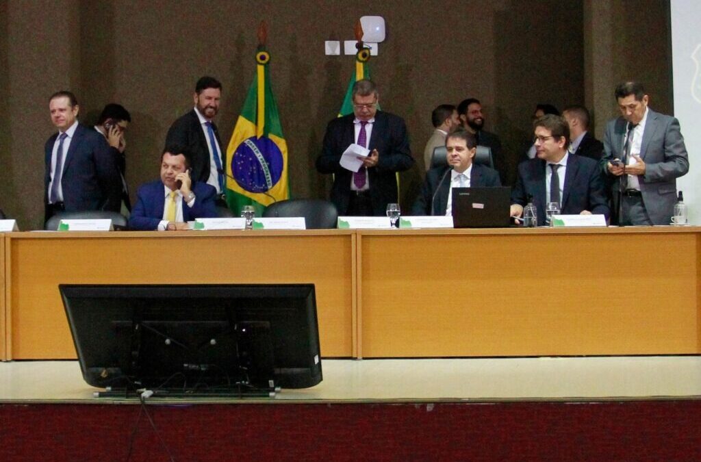 Deputados estaduais aprovam novo empréstimo internacional para o Governo do Ceará e entram recesso até 31 de julho