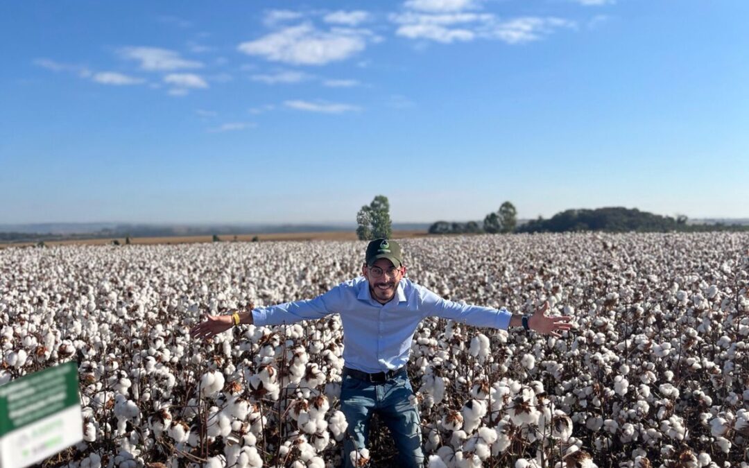 Engenheiro Pedro Henrique Gomes participa de Dia de Campo do algodão em Minas Gerais