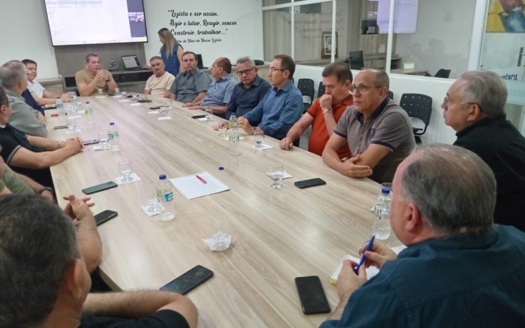 Convenção Nacional, homenagem no Rotary e melhorias na sede pautam reunião dos diretores da CDL