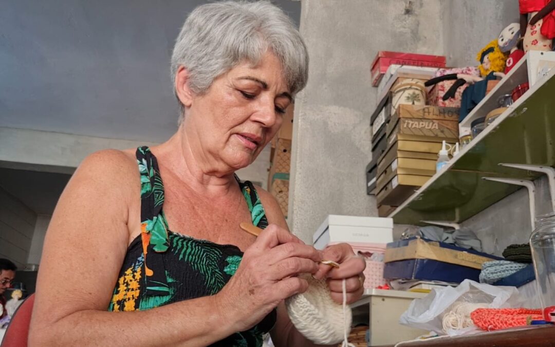 Hilda Pontes buscou no artesanato refúgio para não se entregar à ociosidade