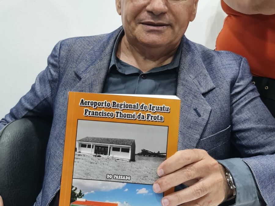 Alfredo Cavalcante lança livro sobre história do aeroporto de Iguatu