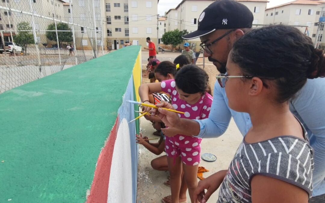 Oficina de grafite muda espaço de lazer do Residencial Dom José Mauro