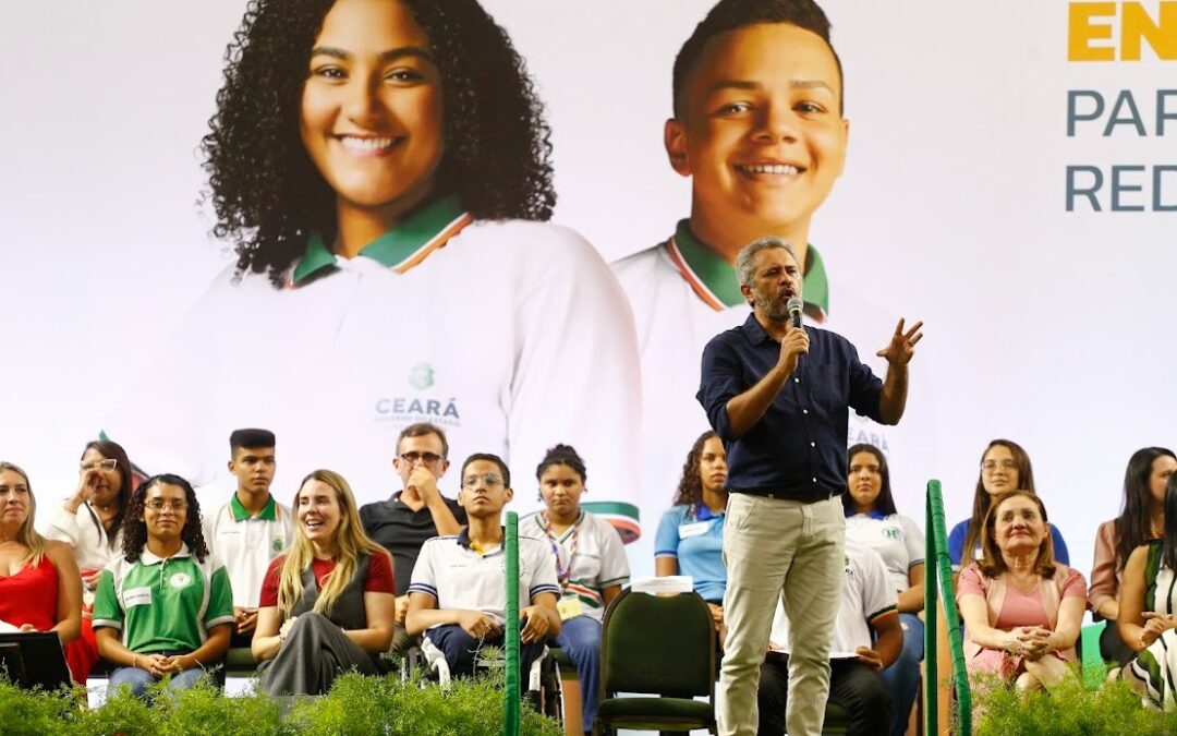 Elmano de Freitas confirma Lula em Fortaleza no próximo dia 11 para entrega de novas casas e ônibus escolares para municípios do interior