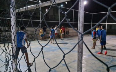 Voluntário incentiva futebol para crianças e adolescentes do Residencial Dom Mauro