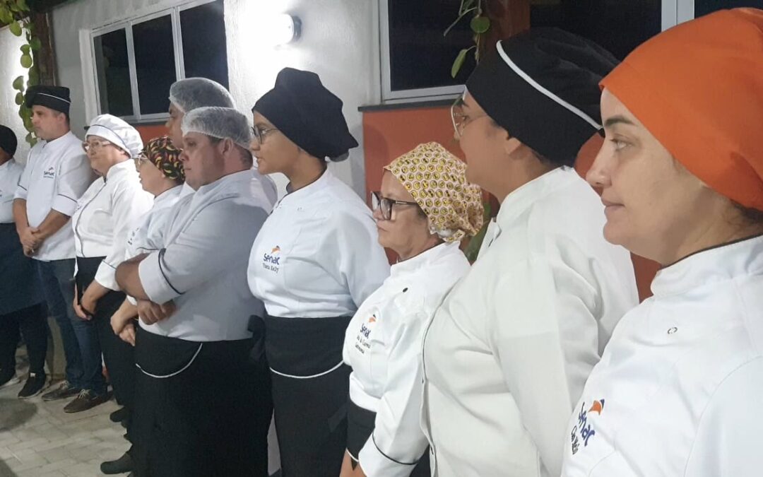 Senac-Iguatu forma primeira turma do curso de cozinheiro com apresentação de alta gastronomia